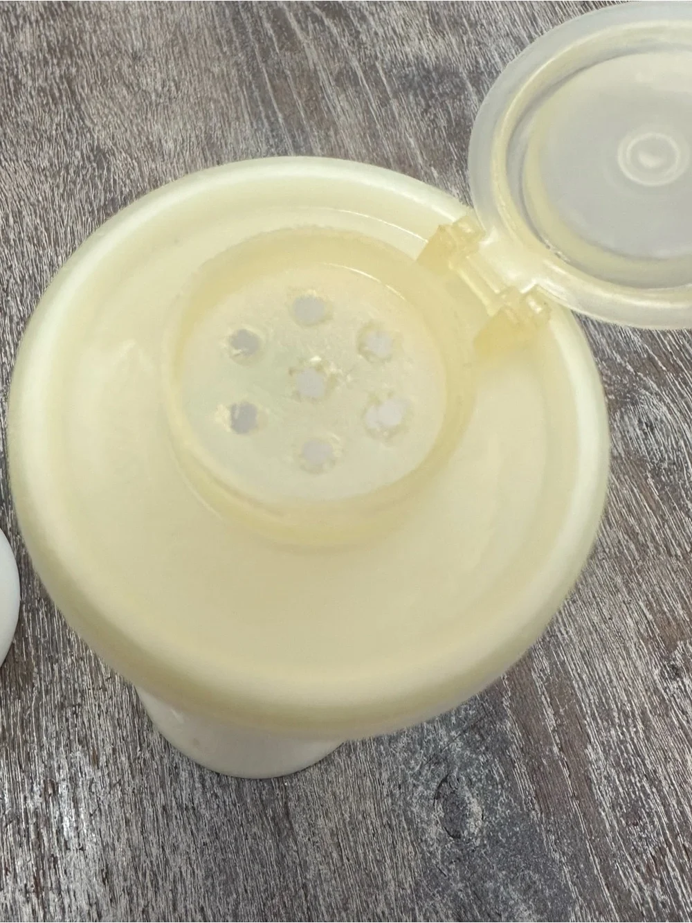 Vintage Tupperware Cream Flip-Top Salt and Pepper shakers  (2)